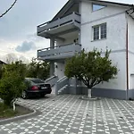 Villa Villa *